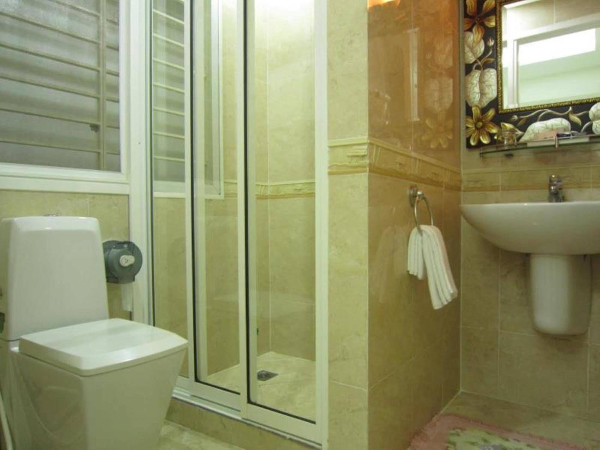 Hoang Thanh Thuy Airport Hotel 1 - Gan Am Thuc Dem Cho Hoang Hoa Tham Ho Chi Minh-byen Eksteriør bilde