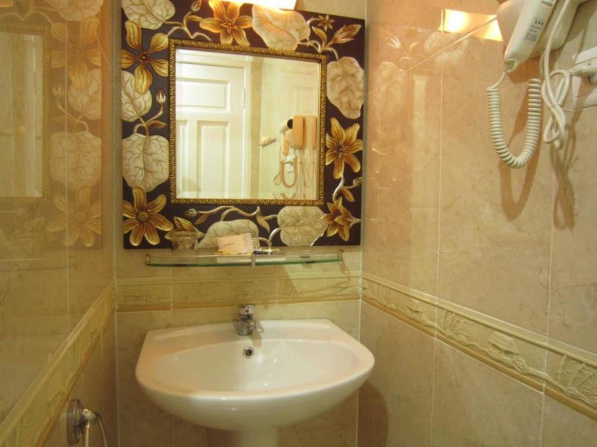 Hoang Thanh Thuy Airport Hotel 1 - Gan Am Thuc Dem Cho Hoang Hoa Tham Ho Chi Minh-byen Eksteriør bilde