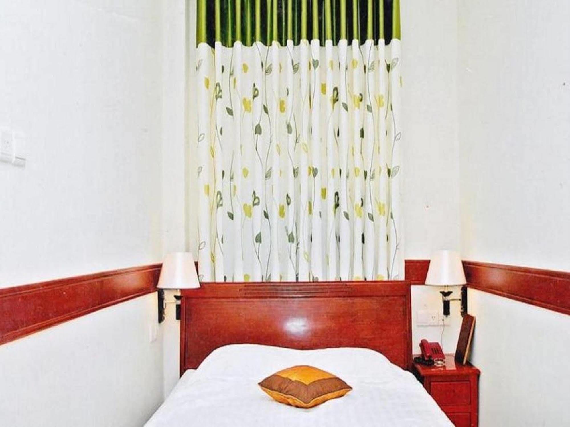 Hoang Thanh Thuy Airport Hotel 1 - Gan Am Thuc Dem Cho Hoang Hoa Tham Ho Chi Minh-byen Eksteriør bilde